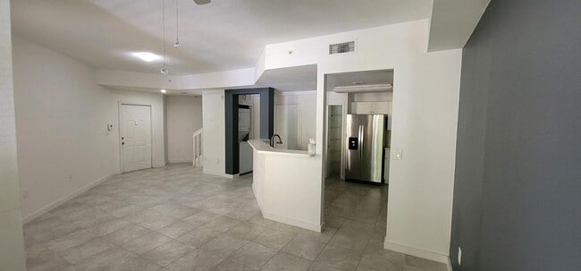 Building Photo - 10902 NW 83rd St Unit 205