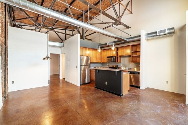 Photo - 3033 Blake St