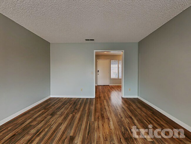 Photo - 1213 Essex Dr