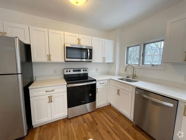 Building Photo - 26 Thorndike St Unit 3 Rental