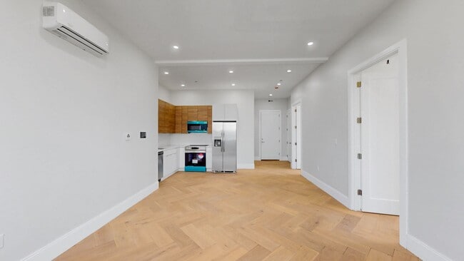 Building Photo - Spacious modern 2 bed in Newton available NOW!