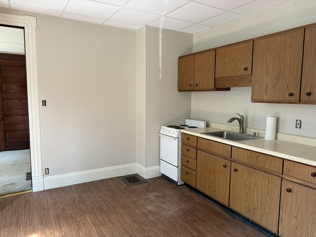 218 E Erie St Unit 2