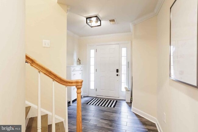 Photo - 9733 Braidwood Ter