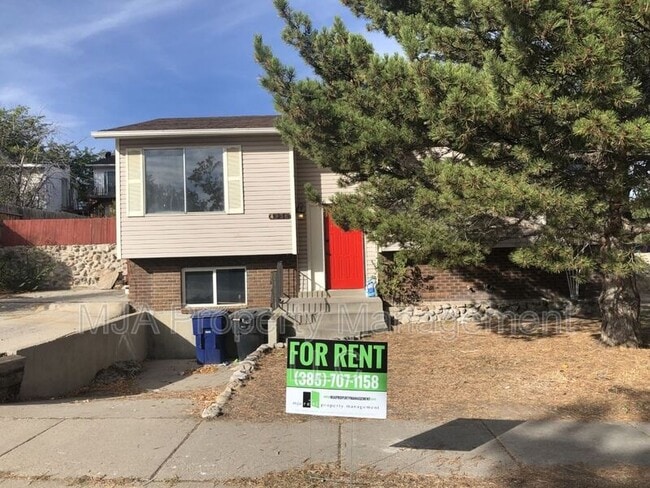 Building Photo - 4936 S La Brea St