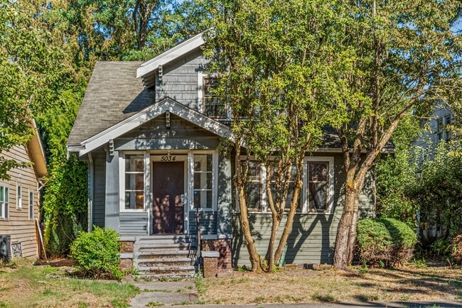 Building Photo - Private Room in Spacious 7-Bedroom, 3-Bath... Unit Lower 2 Rental