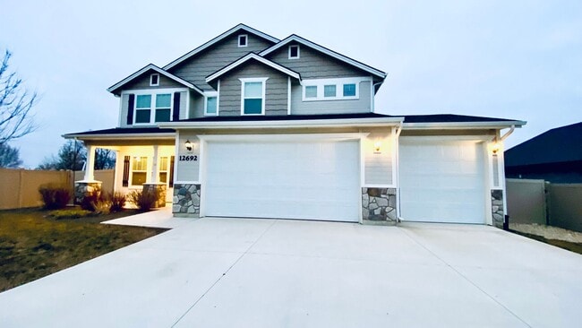 Building Photo - Beautiful 4 Bedroom, 4 Car Garage With RV Parking in Star