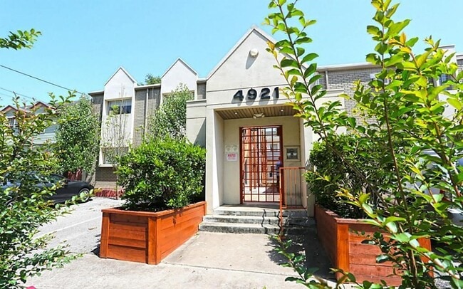 Building Photo - 4921 Crawford St Unit 14 Rental