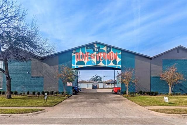 Building Photo - 2211 S Vernon Ave Unit 218