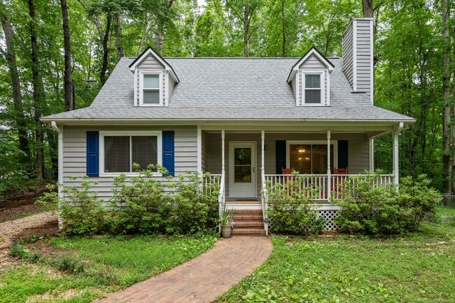 Building Photo - 3 Bedroom, 2 Bath in Hillsborough with Fenced yard! Available in June!