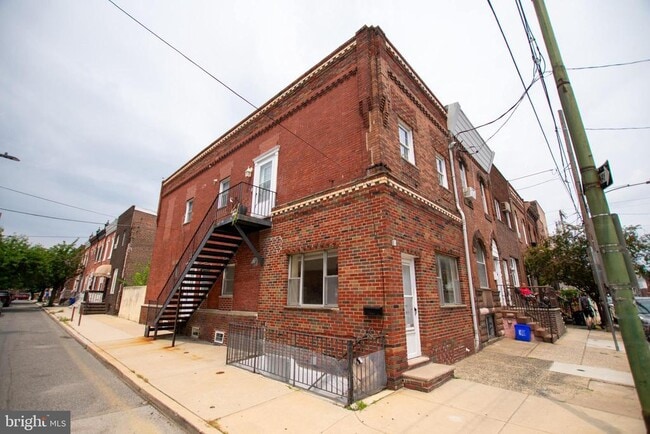 Building Photo - 2312 S 12th St