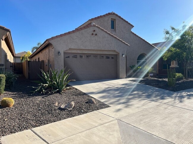 Photo - BEAUTIFUL 4 BEDROOM 2 BATHROOM HOME IN PEORIA