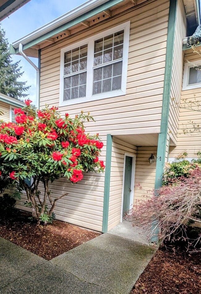 Photo - Spacious 3 Bedroom Townhome in Small Complex