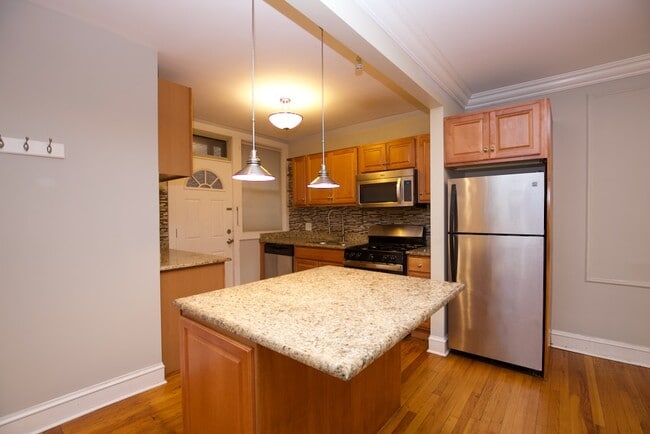 Photo - 519 W Surf St Unit J05W