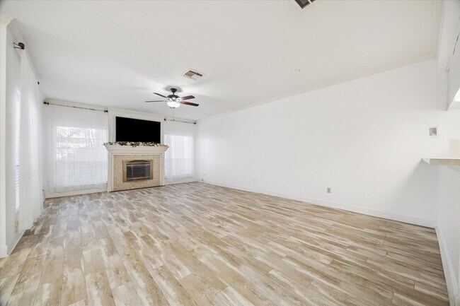 Photo - 880 Tully St Unit 13