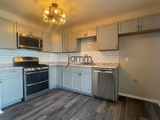 Photo - 635 Yacavona St