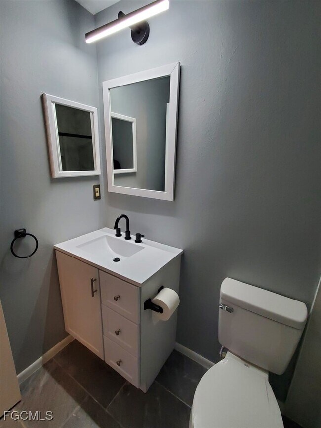 Photo - 5713 Foxlake Dr Unit 5