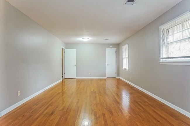 Photo - 924 Green Forest Dr