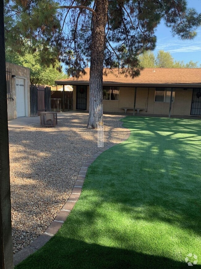 Building Photo - Beautiful small community has a one bedroo... Unit ED2819 Rental