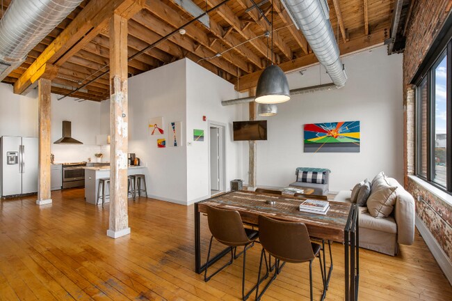 1410 Gratiot Ave Unit #302
