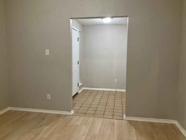 Photo - 512 Buttercup