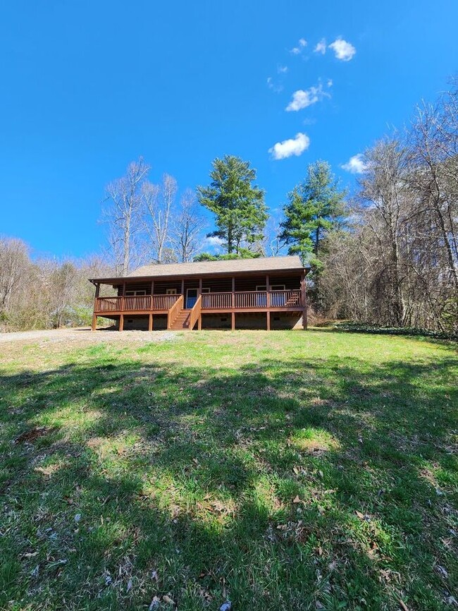 LOCATION! Black Mountain Log Cabin with a ... - LOCATION! Black Mountain Log Cabin with a ... House