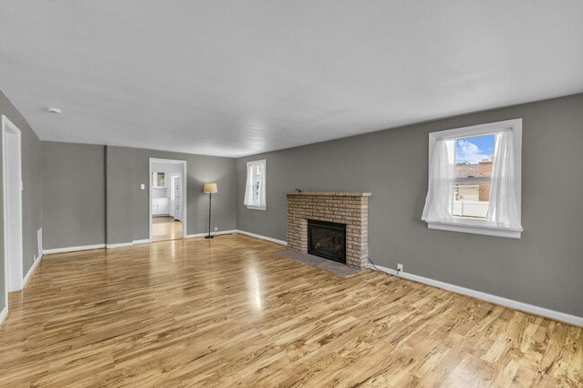 Photo - Beautiful and Bright 2 Bedroom 1 Bathroom Home in Murray!!