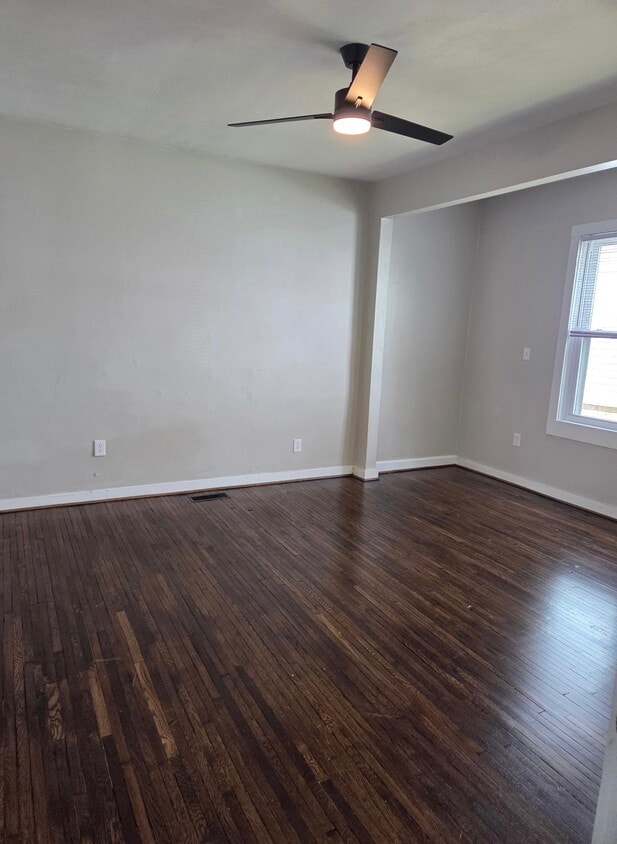 Living room - 1609 Chapman Ave SW (Roanoke, VA)