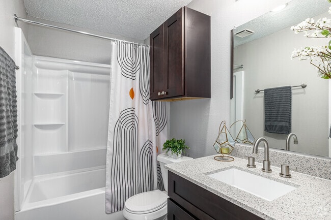1BR, 1BA Renovated - 478SF - Bathroom