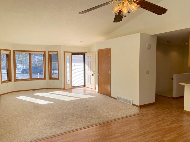 Photo - 303 Crestwood Ln