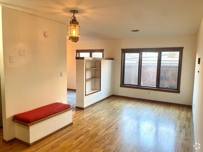 Building Photo - 207-211 W Water St Unit Apt. 208