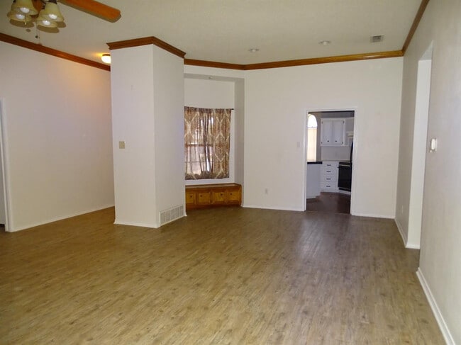 Photo - 5738 94th St