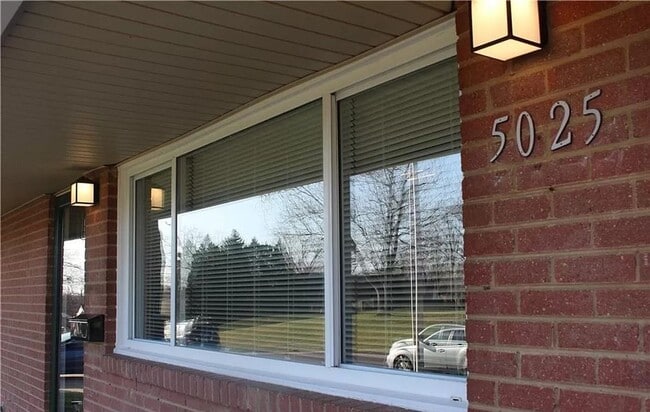 Photo - 3 Bedroom home with fenced in backyard and...