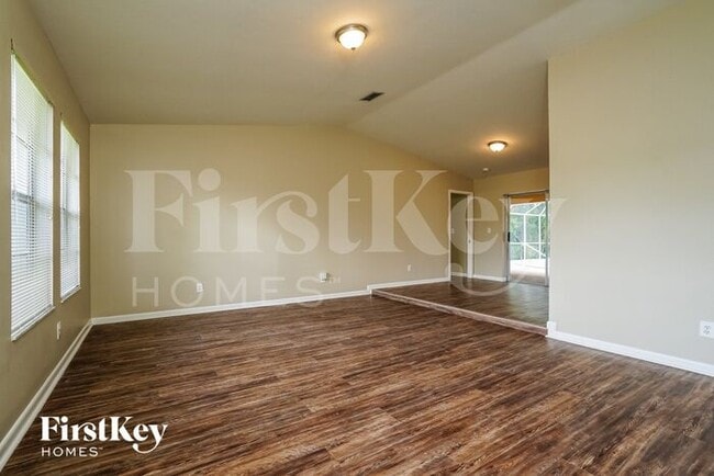 Photo - 302 Edward Ave