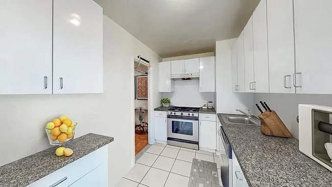 Photo - 347 W 53rd St