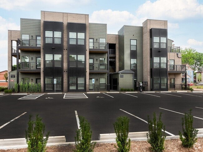Building Photo - 1305 Oak St Unit 105 Rental