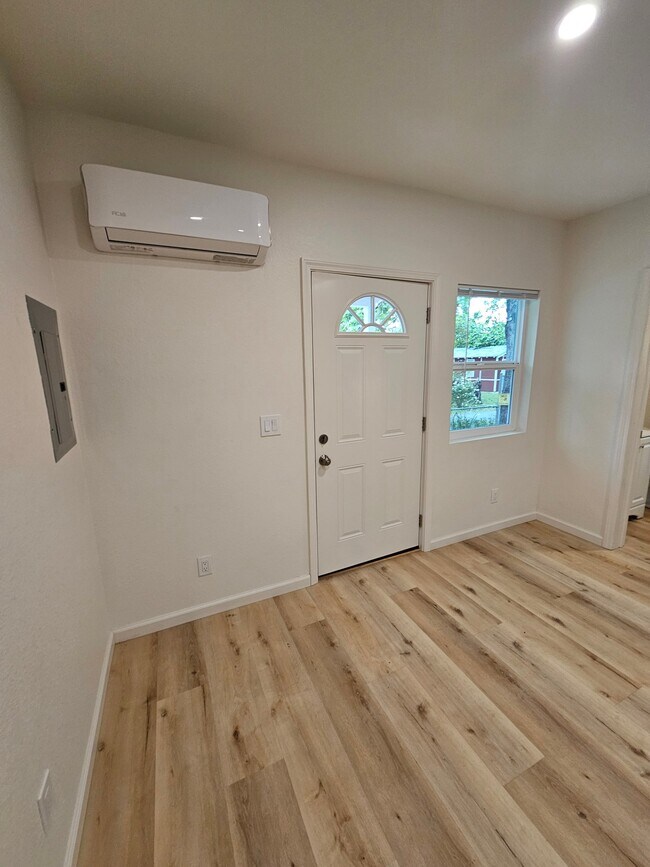 Photo - 439 Neal St Unidad 3