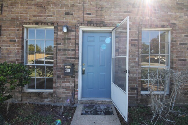 Photo - 219 W F St Unit 219