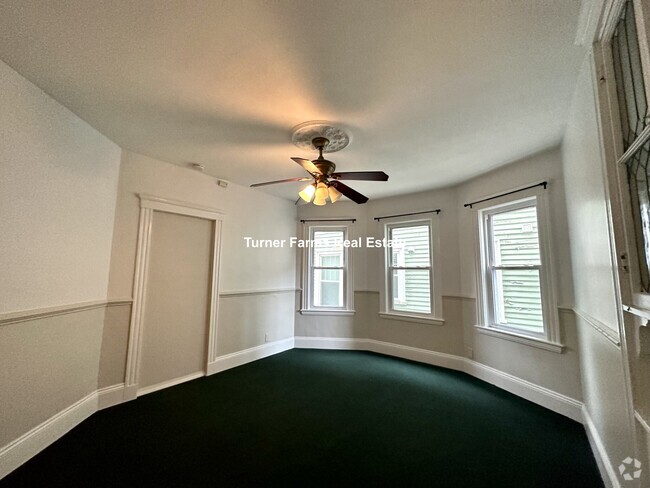 Building Photo - 30 Roseclair St Rental