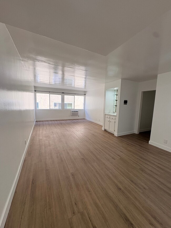 Building Photo - 1825 N Gramercy Pl Unit 203
