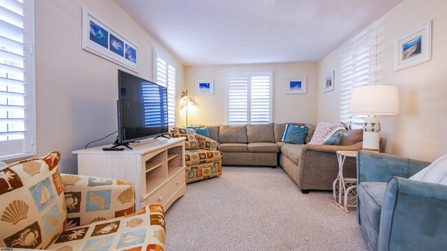 Photo - 100 S Richards Ave Unidad 1st floor