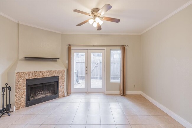 Building Photo - 1411 Gracy Farms Ln Unit 121