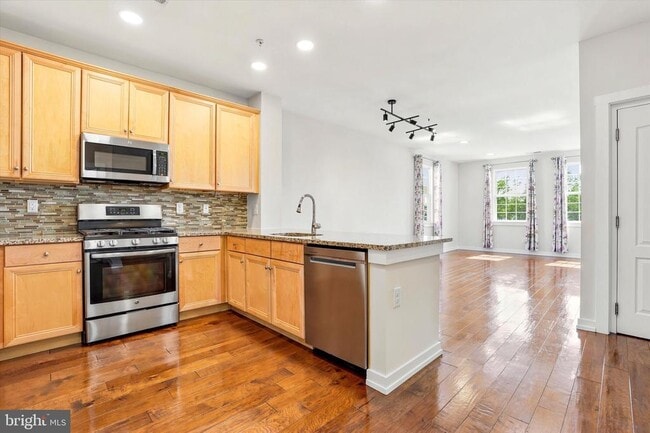 Building Photo - 121B Hagen Dr