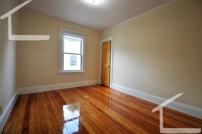 Photo - 39 Montfern Ave Unit 3