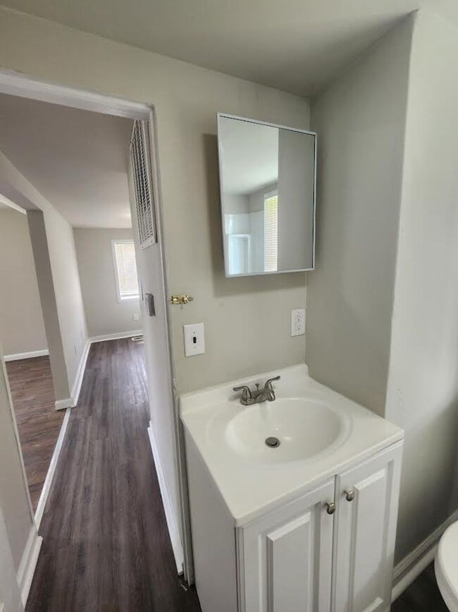 Photo - One Bedroom Home on S Brookville Rd & S Arlington Ave - SECTION 8 WELCOME