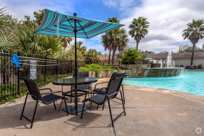 Beautiful Poolside Seating and Fountains