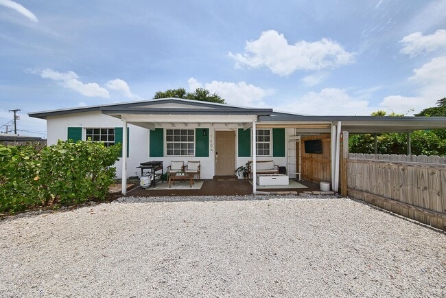 Photo - 140 SE 9th Ave