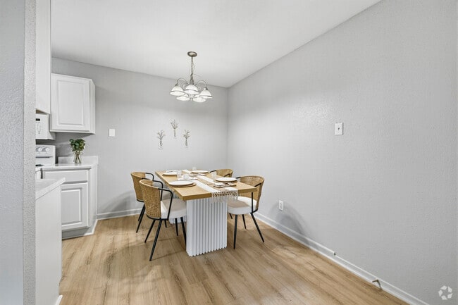 1BR, 1BA - 589SF