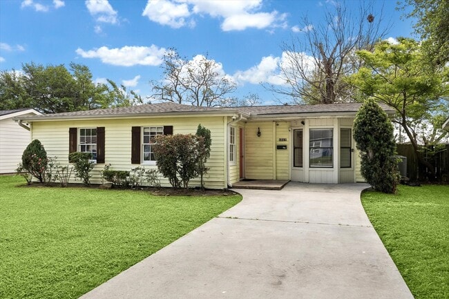Building Photo - 1517 Wayside Dr