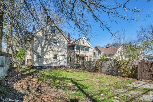 Photo - 2049 W 85th St Unidad UP
