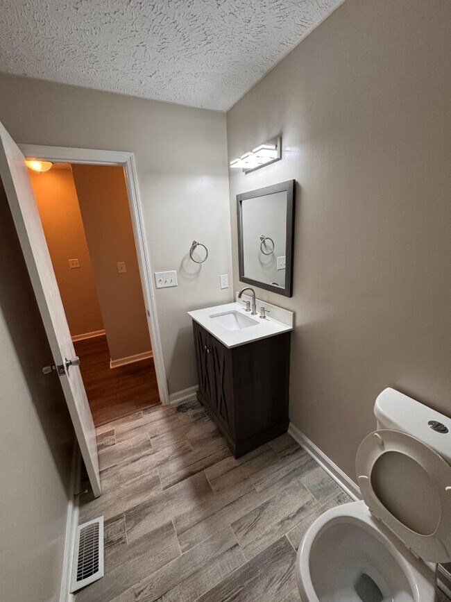 Photo - 5813 Horton Pl